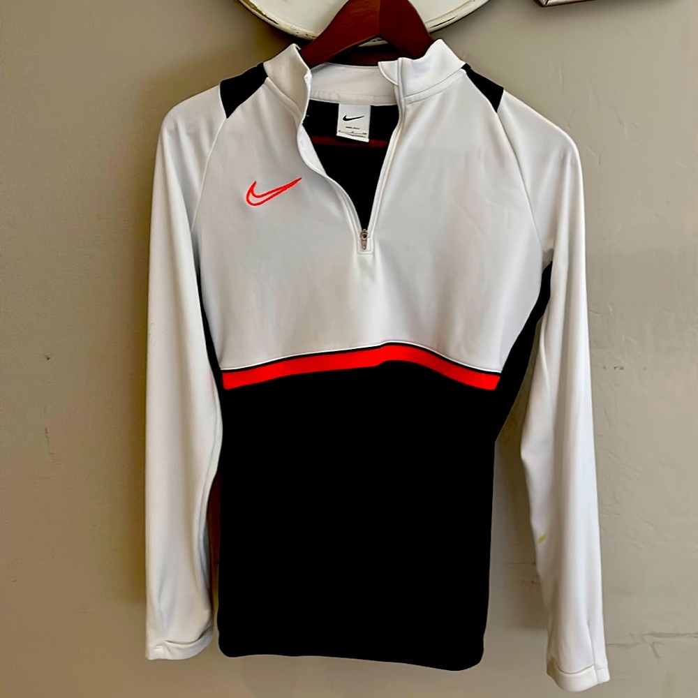 Women’s small Nike pullover